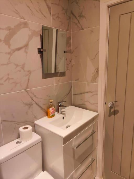Sloane Modern 2 Bedroom Seafront Apartment Blackpool Exterior foto